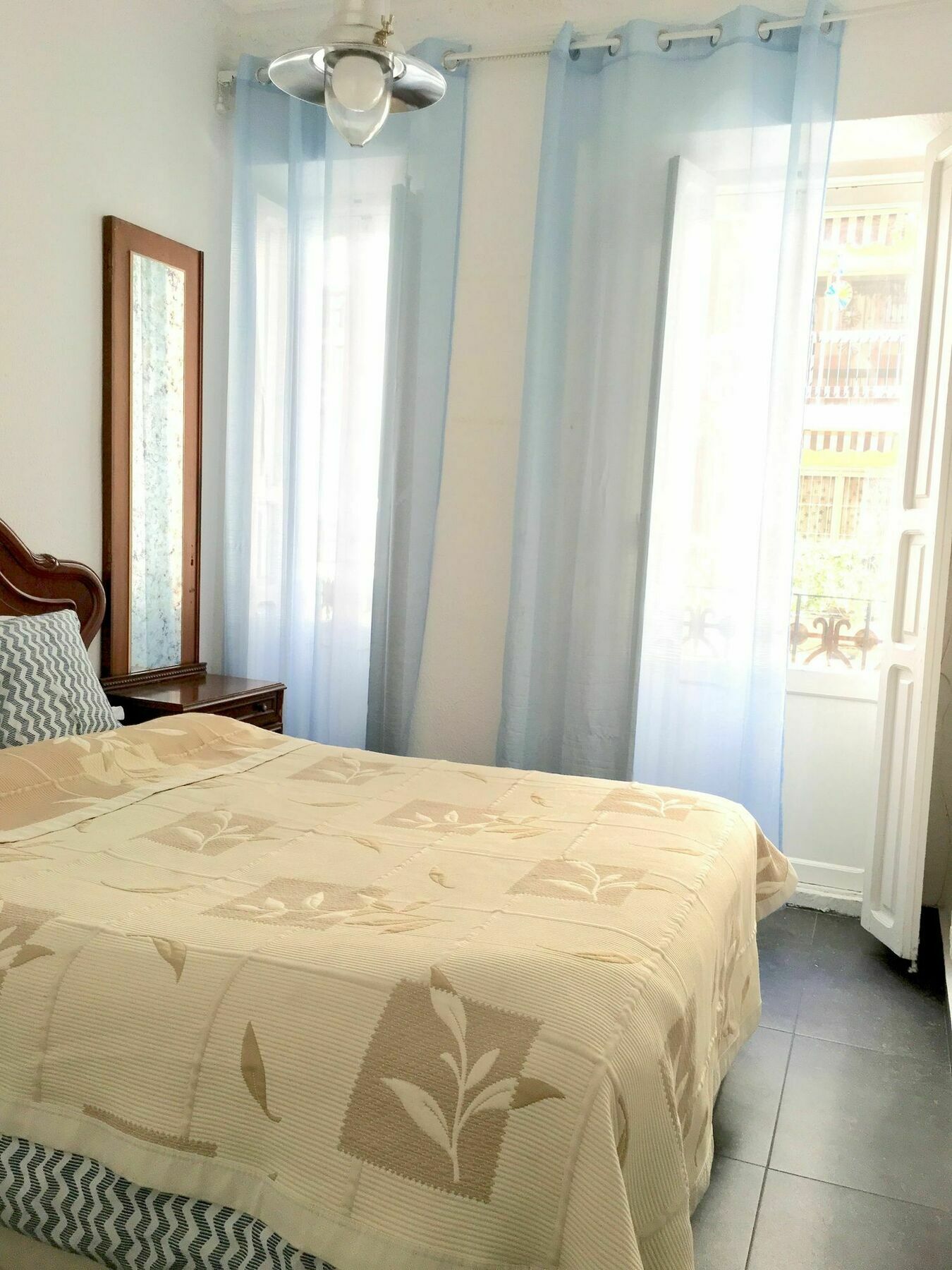Oyo Ruzafa Guesthouse Valencia Exterior photo